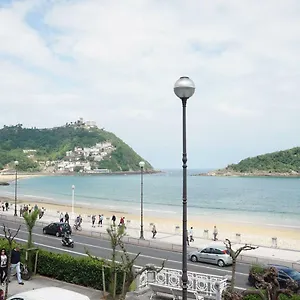 breathtaking-views-from-terrace-in-luxury-san-sebastian.sansebastianhotels.net/